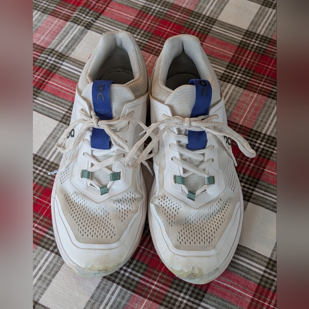 On Clouds The Roger Women's Tennis Shoes Size US 9/EU 40.5